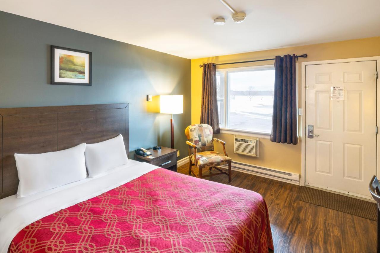 Econo Lodge Miramichi Exterior photo