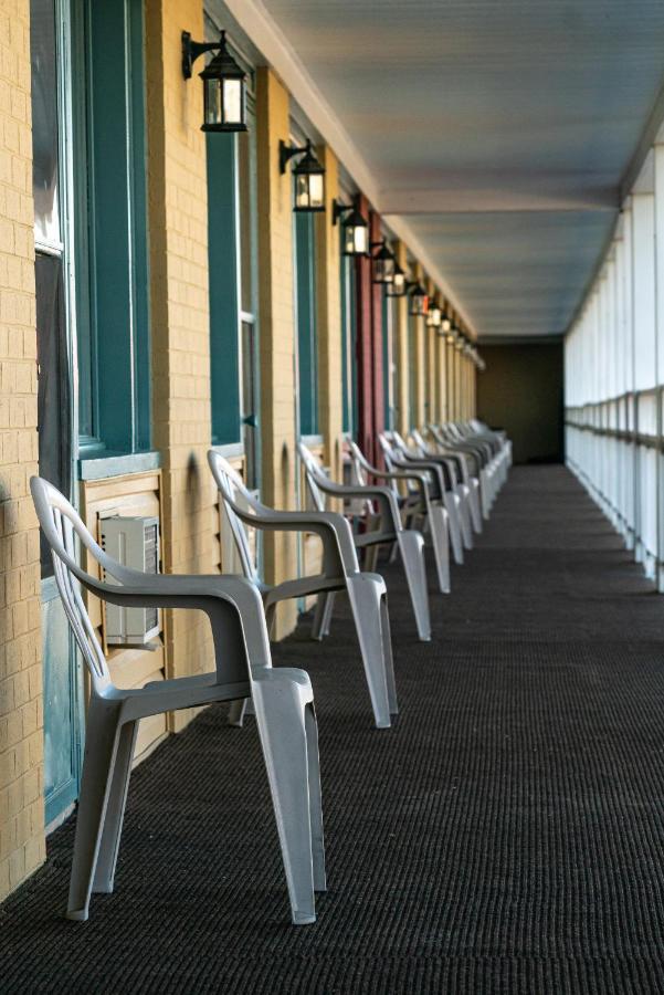 Econo Lodge Miramichi Exterior photo